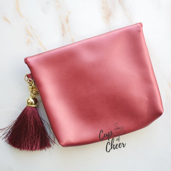 ✨2/$30 🎄Milani Red Clutch - Picture 5 of 6